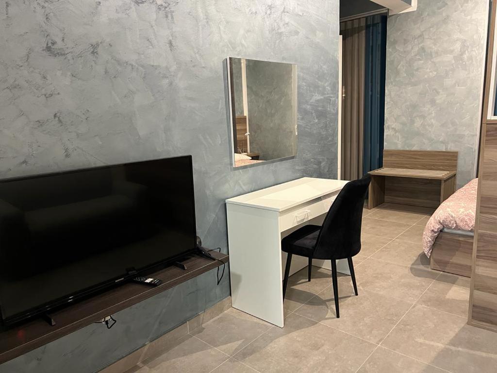 Stresa Court Apartment