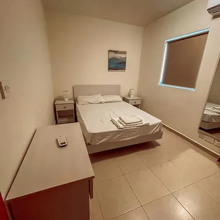 Stresa Court Apartments سانت جوليان المظهر الخارجي الصورة